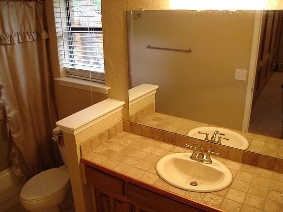 bathroom w/tumbled marble tile