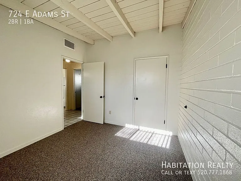 724 E Adams St — Photo 11