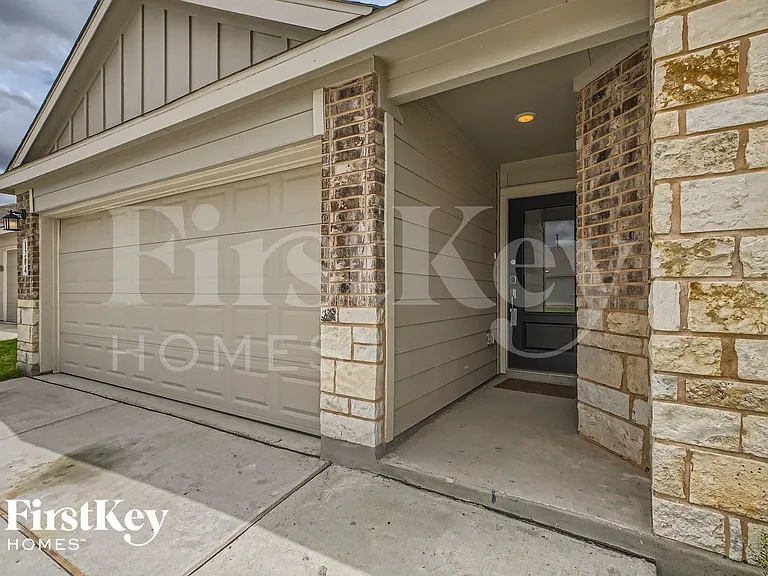 1204 Treehouse Ln — Photo 4