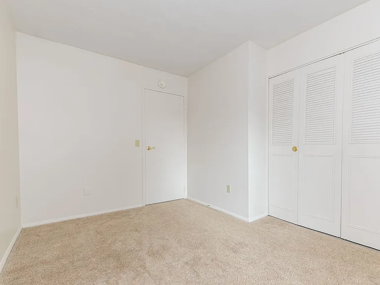 Windsor Gardens Apartments — Photo 97