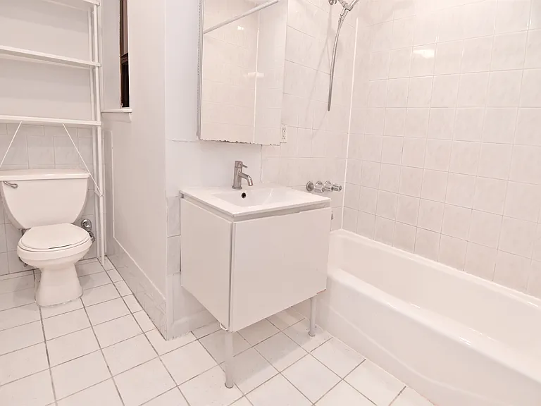 190 Orchard St #4A — Photo 4