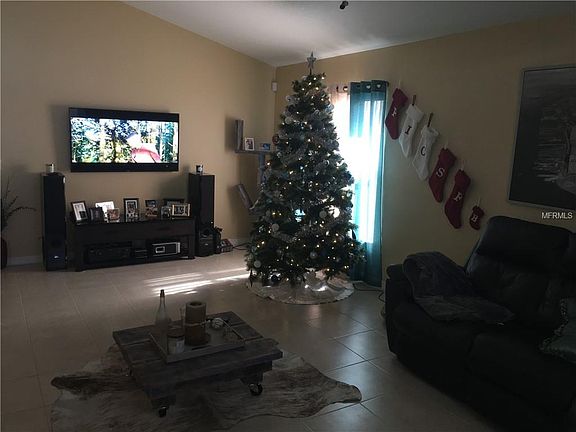 4th image of 103 Thornbury Ln