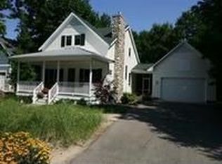 77202 Summers Gate Cir, South Haven, MI 49090