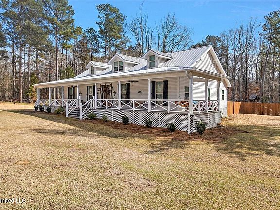 2nd image of 128 Oak Tree Ln