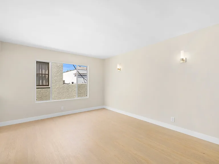 3020 E 3rd St #12 — Photo 9