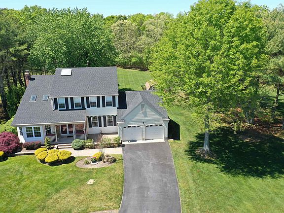 4th image of 320 Kelly Dr