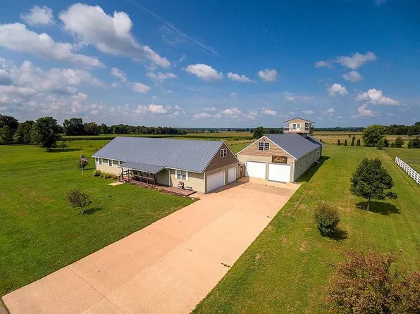 2624 285th Ave, De Witt, IA 52742