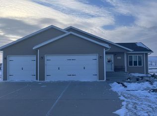 6908 Copper Ridge Ln, Bismarck, ND 58504