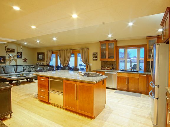 4th image of 223 NE Brennan Ln