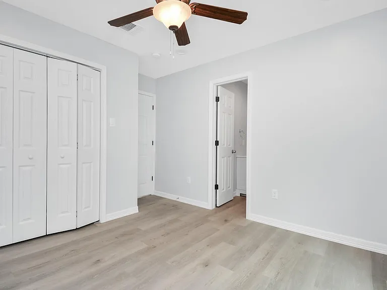 8595 Parkway Dr #B — Photo 13