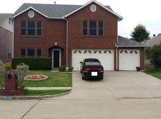 210 Menlo Park Dr, Arlington, TX 76002