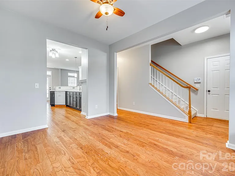 618 Bayou Cir — Photo 6