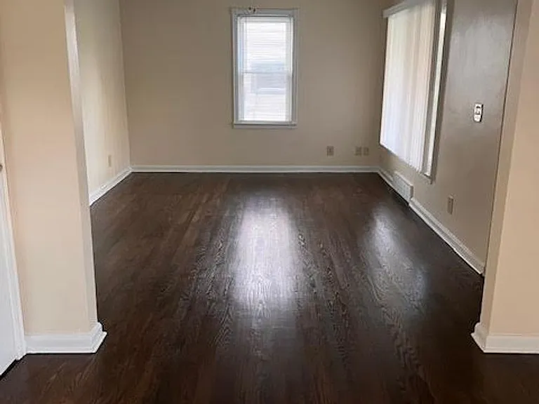 848 Lawrence Ave — Photo 10