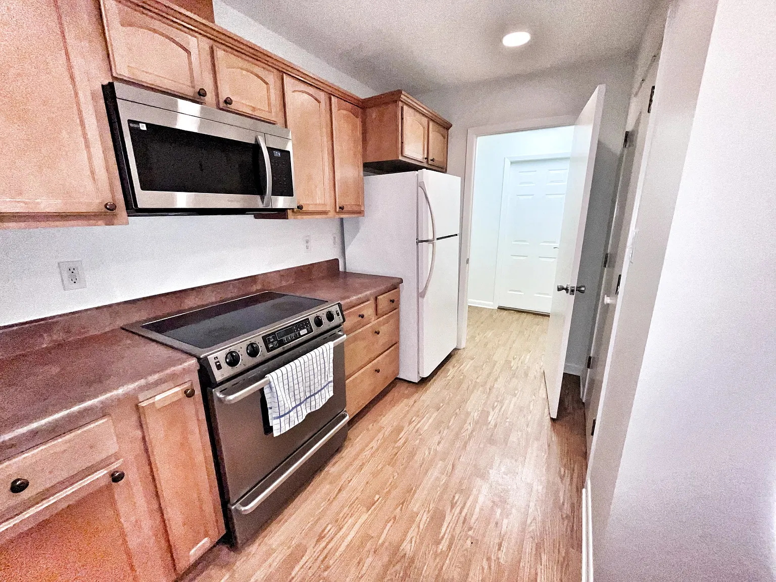 3 bed, 1500 sqft, $2,100 — Photo 3