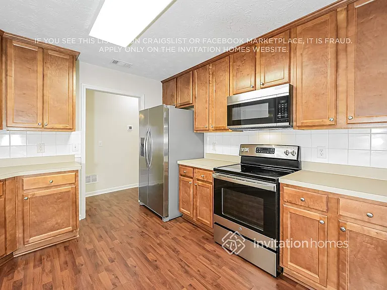 555 Wellington Ln — Photo 6