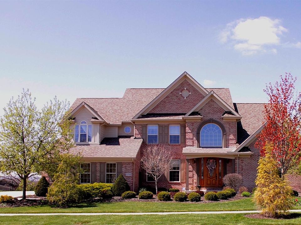 Beautifully finished 5,600 square foot family home! First floor master suite, 4 additional large bedrooms, bonus room and a finished basement provide plenty of room for family time and entertaining.