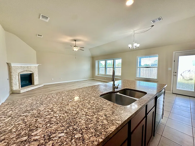 5977 Malta Cir — Photo 11