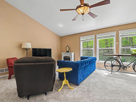 4th image of 2060 Glenn Canyon Dr SE