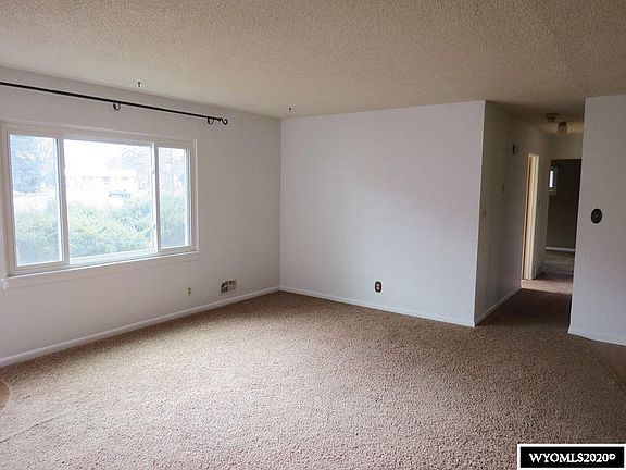3rd image of 302 Antelope Dr