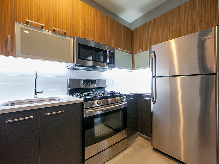 125 Boerum St #4F — Photo 2