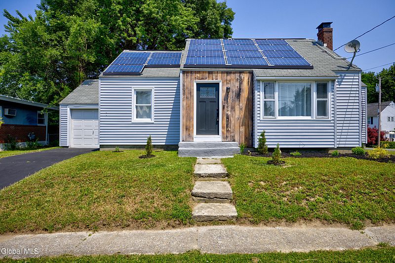 2nd image of 335 Hampton Avenue