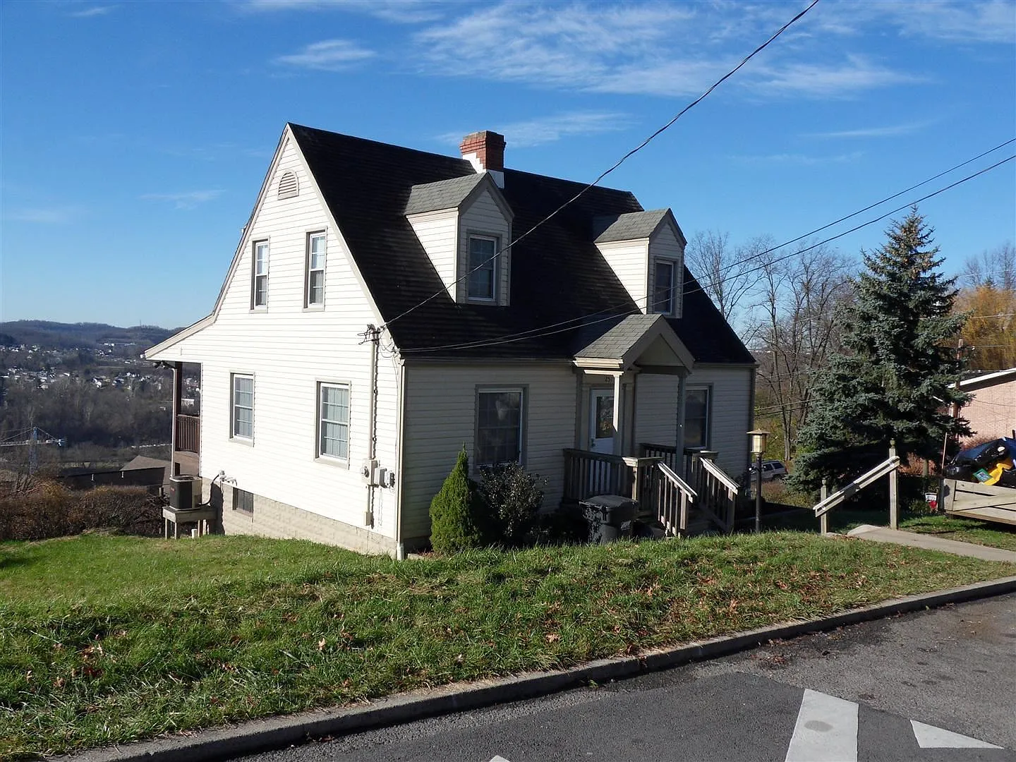 320 Smith Ave photo 1