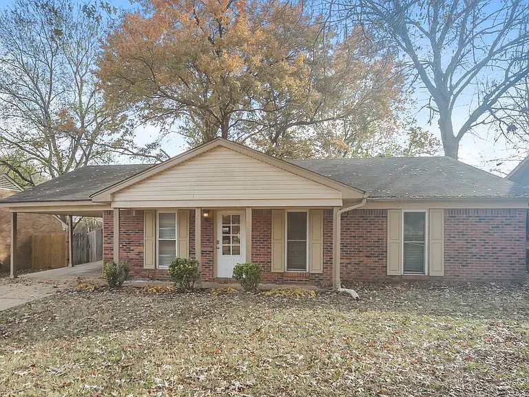 863 Hackberry Dr — Photo 3