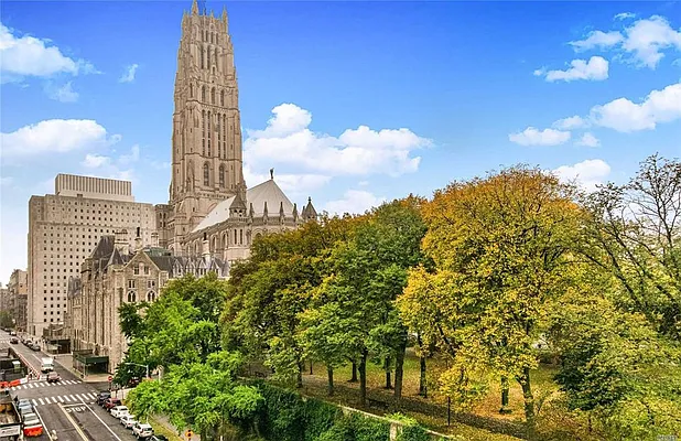 Rented by Re/Max In The City | media 14