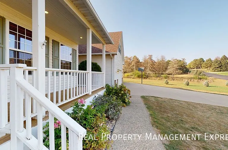 305 E Pine Lake Dr — Photo 5