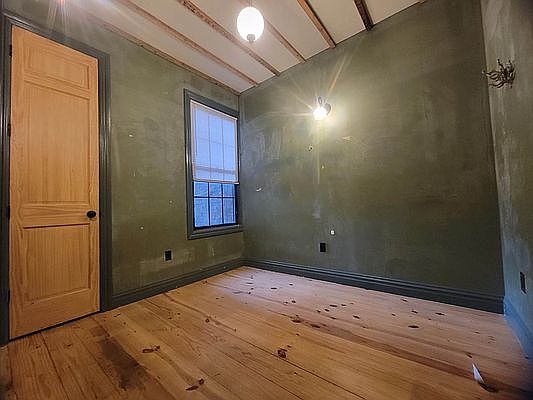 4th image of 208 Saint Nicholas Ave #1R