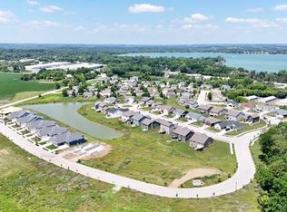 1518 Weston Ridge Rd, Oconomowoc, WI 53066