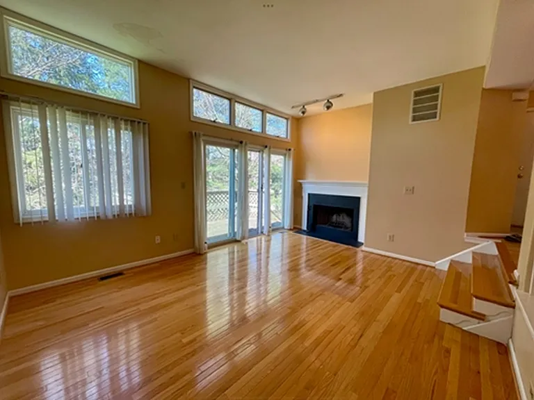 1117 Oakland Ct — Photo 3