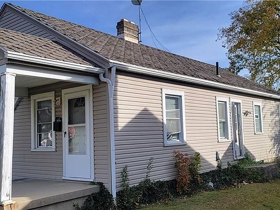 2nd image of 2258 Emerson Ave #2256