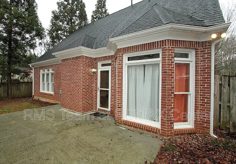 1360 Eastgate Ct SE — Photo 31