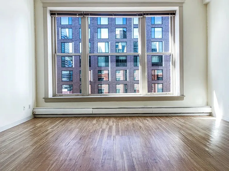 1555 California St #301 — Photo 5
