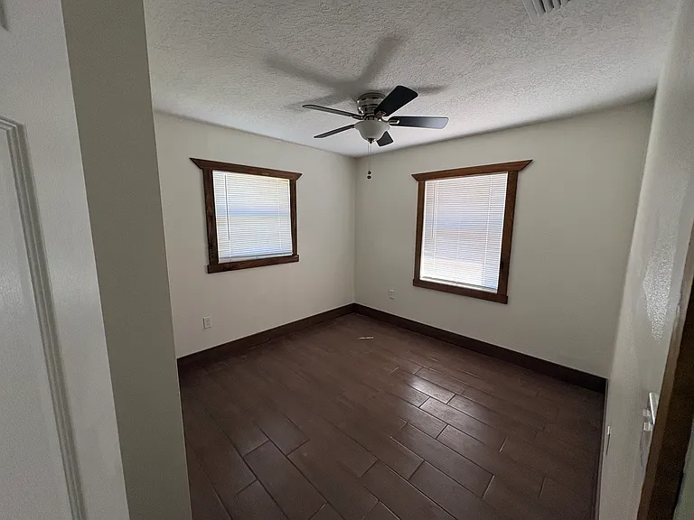 513 Greenbrough Dr — Photo 9