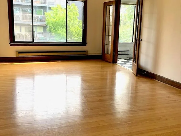 903 Bellevue Pl E — Photo 2