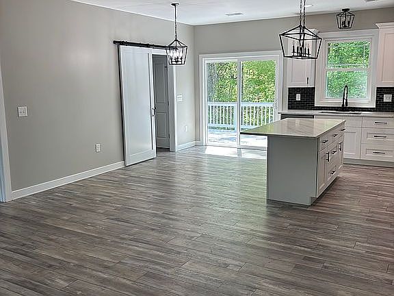 4th image of 53 Bay Pointe Dr