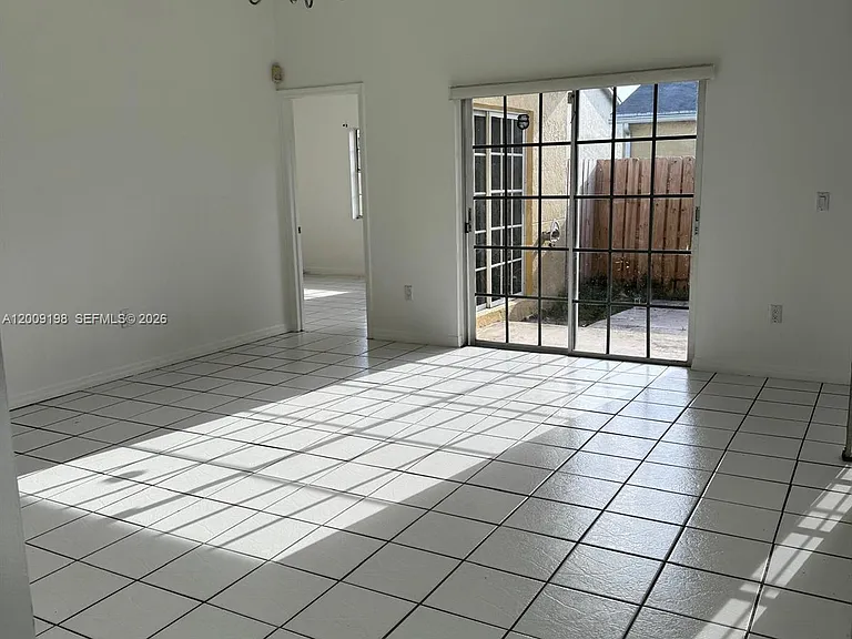 21215 NE 9th Ct #4 — Photo 2