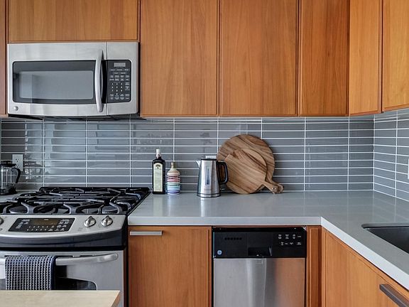 4th image of 318 King St E Unit 317