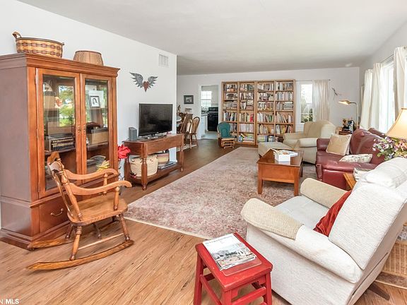 5th image of 2771 N Sherwood Dr