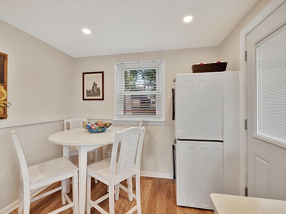 5th image of 402 Gorham Ave N