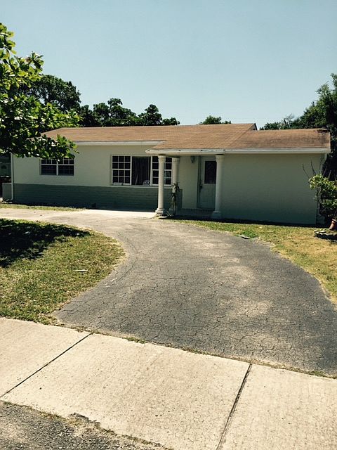 1st image of 1440 NE 140th St