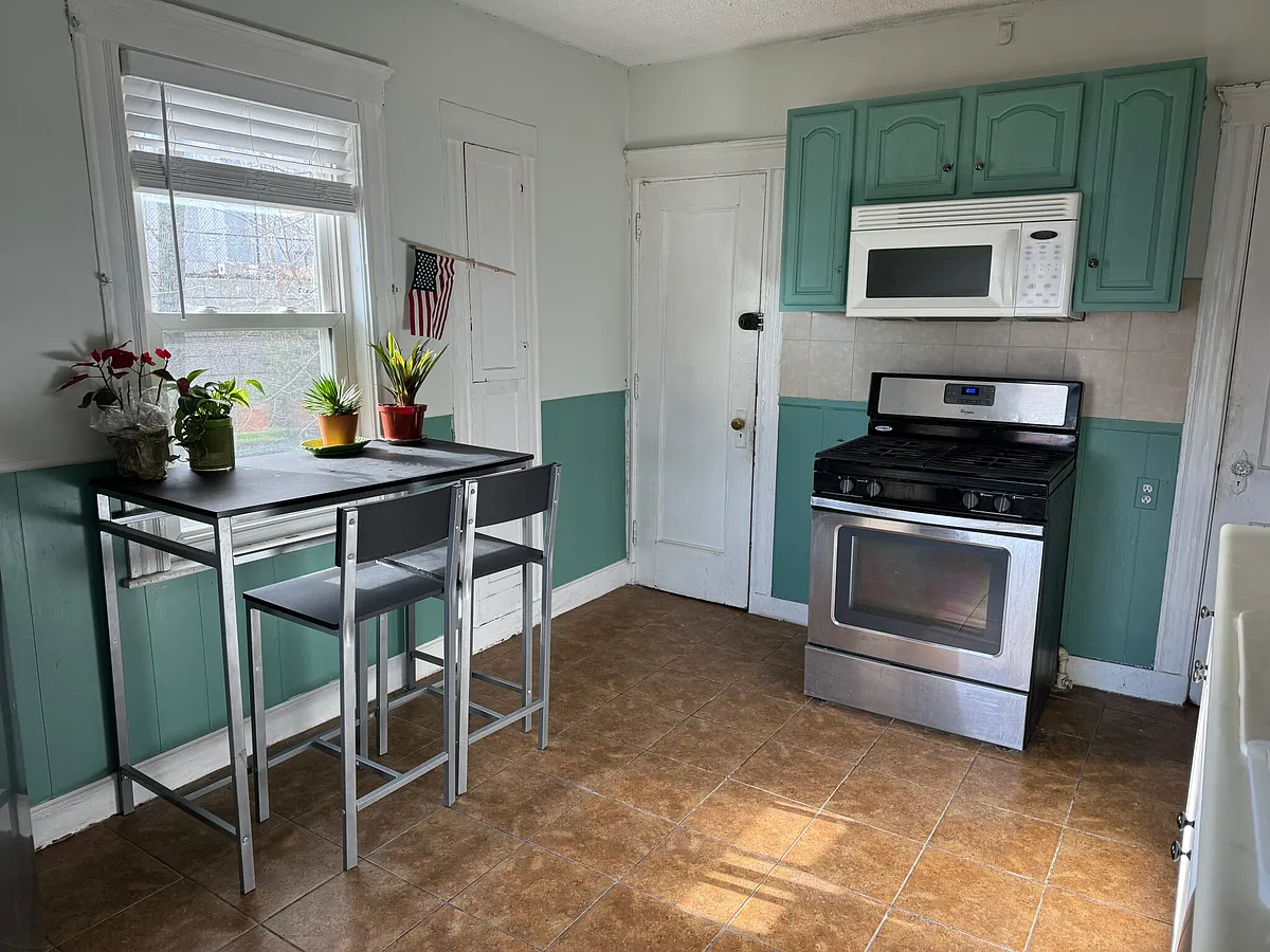 Building Photo - 14 Hazelwood St #3