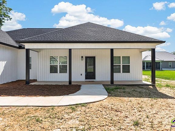 3rd image of 143 Village Cir