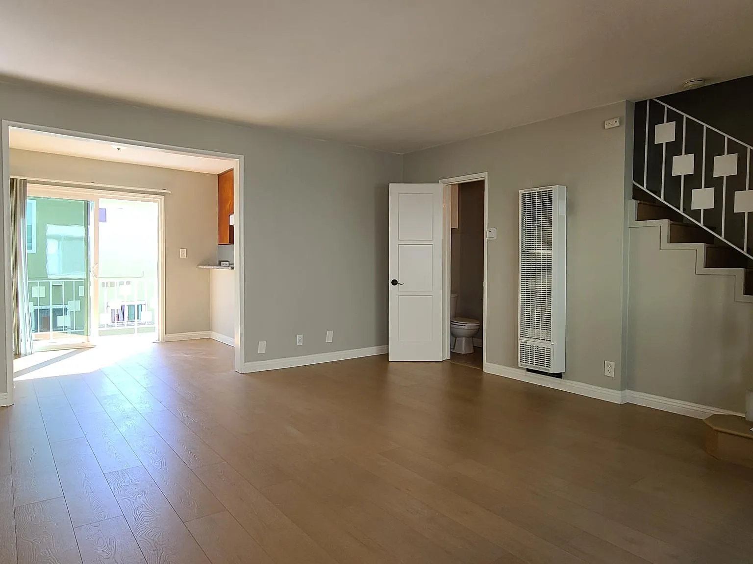 2 bed, 1.5 bath, 900 sqft, $2,300 — Photo 2