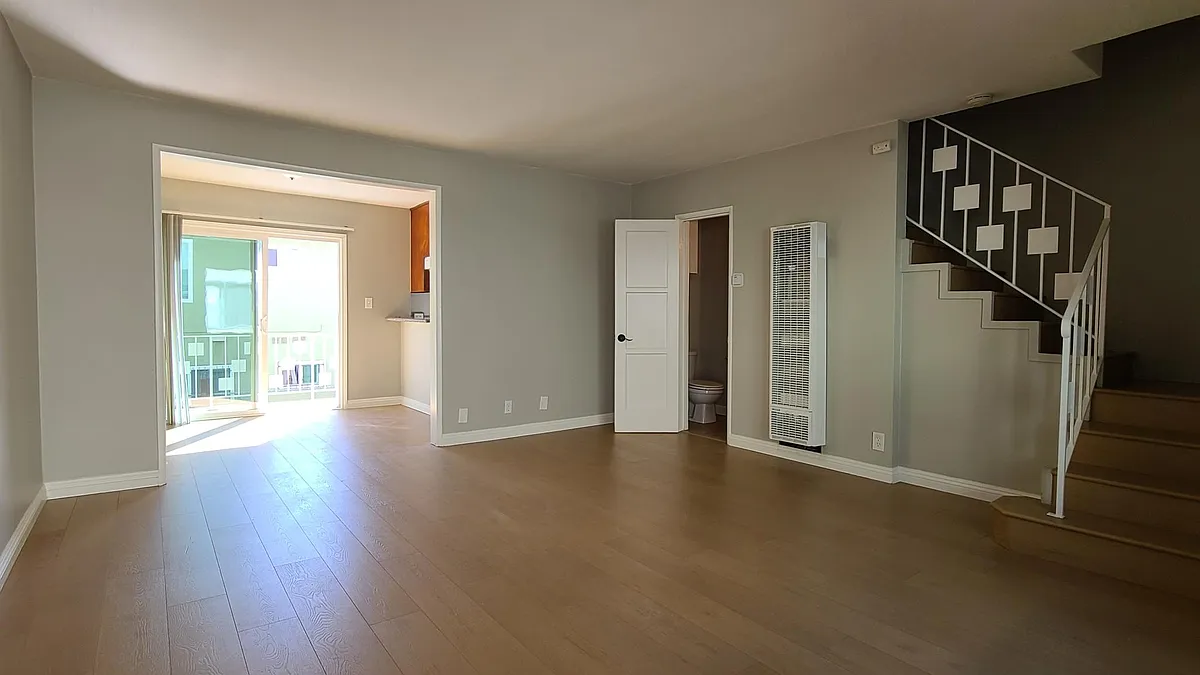 Building Photo - 1541 College View Dr #3