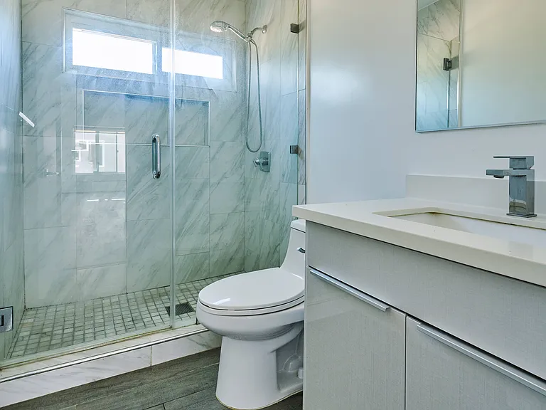 1333 W 36th Pl #C — Photo 10