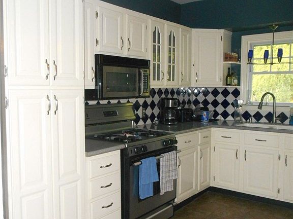 3rd image of 3720 Albrecht Ave