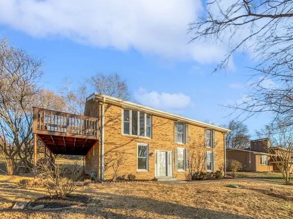 360 Lakeshore Dr, Old Hickory, TN 37138